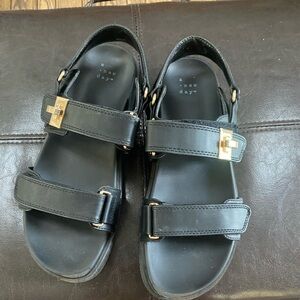 Like New Trending Target Sport Sandal